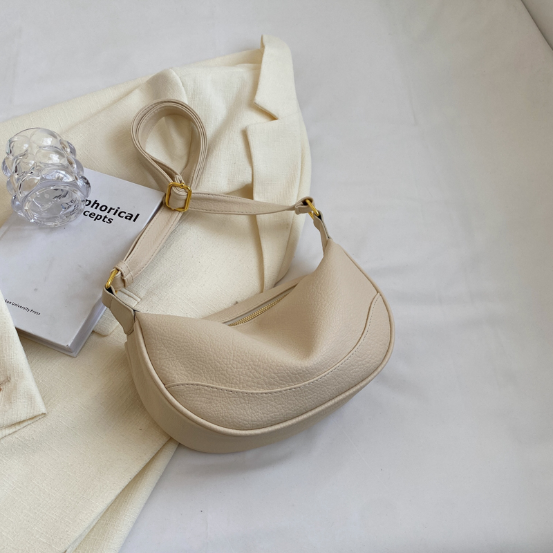 Retro High-End Fashion Small Saddle Bag for Women - Minimalist Casual Shoulder Bag for Autumn & Winter 2025, Trendy Versatile Design Retro High-End Fashion Small Saddle Bag for Women - Minimalist Casual Shoulder Bag for Autumn & Winter 2025, Trendy Versatile Design