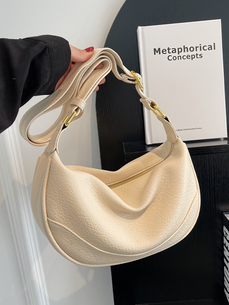 Retro High-End Fashion Small Saddle Bag for Women - Minimalist Casual Shoulder Bag for Autumn & Winter 2025, Trendy Versatile Design Retro High-End Fashion Small Saddle Bag for Women - Minimalist Casual Shoulder Bag for Autumn & Winter 2025, Trendy Versatile Design