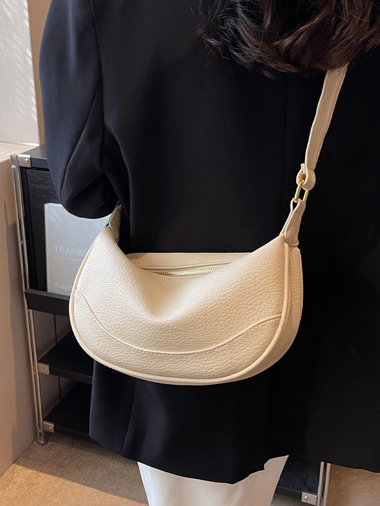 Retro High-End Fashion Small Saddle Bag for Women - Minimalist Casual Shoulder Bag for Autumn & Winter 2025, Trendy Versatile Design Retro High-End Fashion Small Saddle Bag for Women - Minimalist Casual Shoulder Bag for Autumn & Winter 2025, Trendy Versatile Design