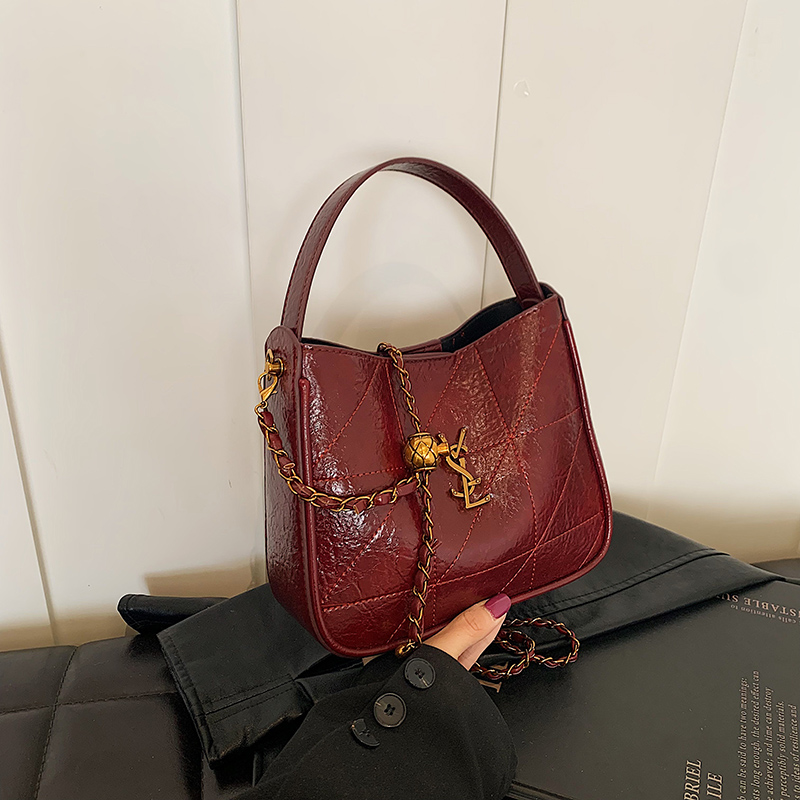 Retro High-End Oil Wax Leather Bucket Bag for Women - Trendy Versatile Shoulder Bag for Winter 2025 Fashion Retro High-End Oil Wax Leather Bucket Bag for Women - Trendy Versatile Shoulder Bag for Winter 2025 Fashion