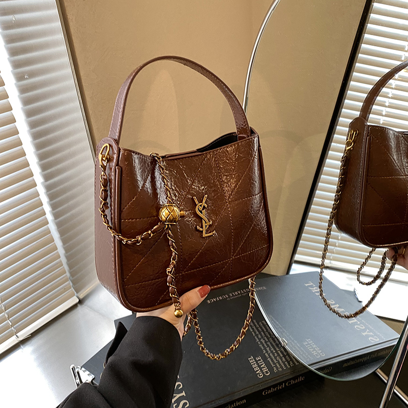 Retro High-End Oil Wax Leather Bucket Bag for Women - Trendy Versatile Shoulder Bag for Winter 2025 Fashion Retro High-End Oil Wax Leather Bucket Bag for Women - Trendy Versatile Shoulder Bag for Winter 2025 Fashion