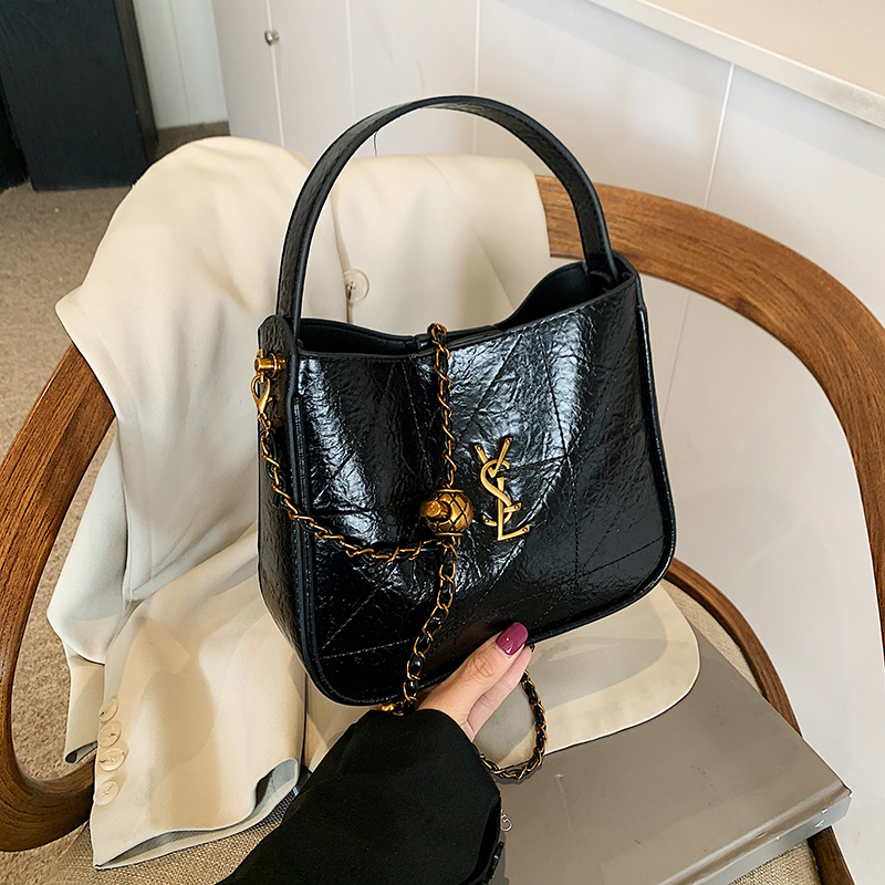 Retro High-End Oil Wax Leather Bucket Bag for Women - Trendy Versatile Shoulder Bag for Winter 2025 Fashion Retro High-End Oil Wax Leather Bucket Bag for Women - Trendy Versatile Shoulder Bag for Winter 2025 Fashion