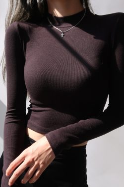 Retro High-Waisted Slimming Short Long-Sleeve T-Shirt with Stand Collar for Women - Elastic Round Neck, Leg-Lengthening Style