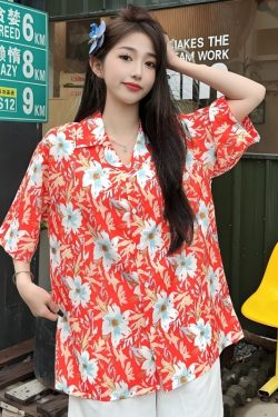 Retro Hong Kong Style Short-Sleeved Floral Shirt for Women - Hawaiian Batik Collar Loose Casual Top for Seaside Vacation