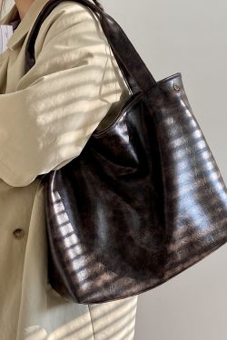 Retro Large Capacity Women's Tote Shoulder Handbag - Versatile Commuter Bag for Daily Use