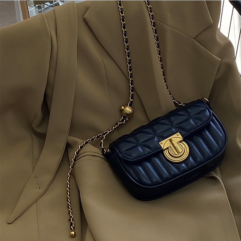Retro Lock Buckle Chain Shoulder Crossbody Bag for Women - Spring Summer 2025 Niche Design Small Bag Retro Lock Buckle Chain Shoulder Crossbody Bag for Women - Spring Summer 2025 Niche Design Small Bag