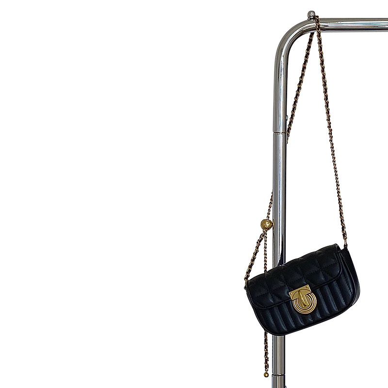 Retro Lock Buckle Chain Shoulder Crossbody Bag for Women - Spring Summer 2025 Niche Design Small Bag Retro Lock Buckle Chain Shoulder Crossbody Bag for Women - Spring Summer 2025 Niche Design Small Bag