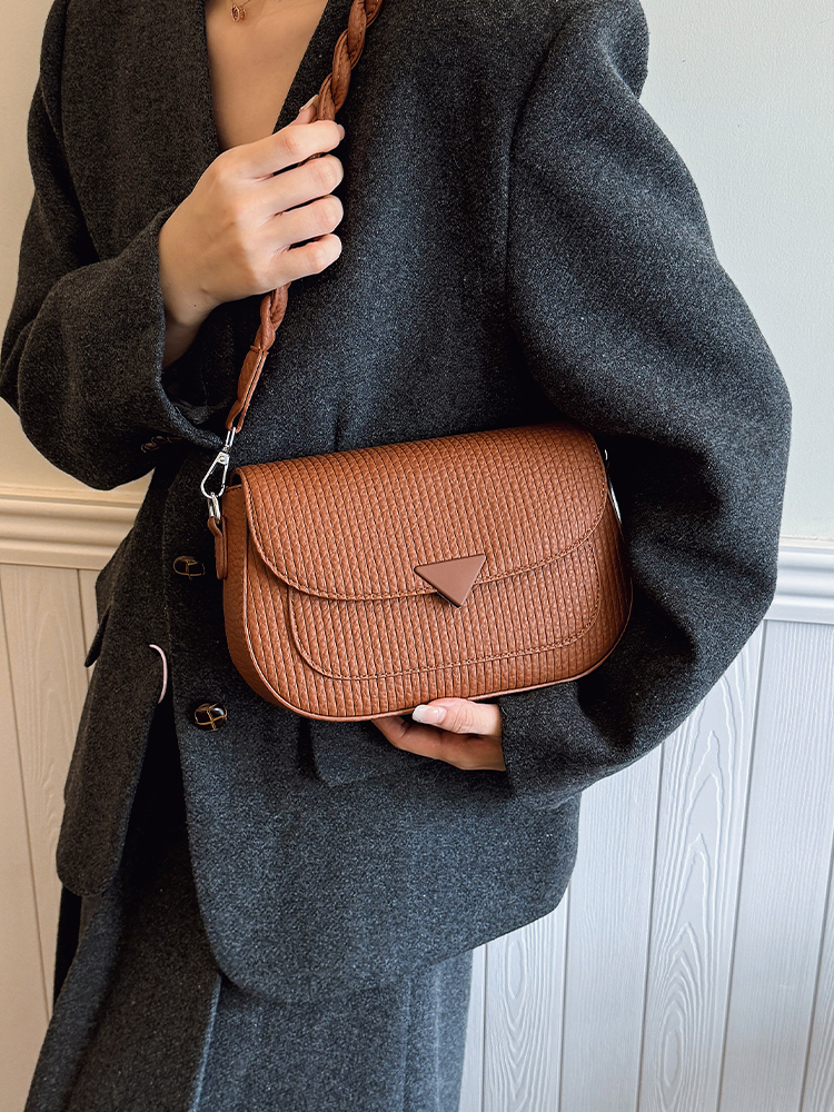 Retro Minimalist Saddle Bag for Women - 2025 Spring Casual Shoulder Bag, Trendy Versatile Design Retro Minimalist Saddle Bag for Women - 2025 Spring Casual Shoulder Bag, Trendy Versatile Design