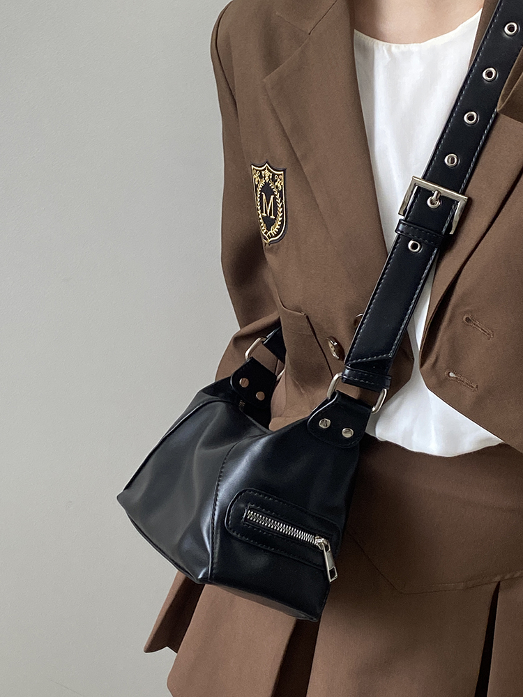 Retro Motorcycle Style Women's Crossbody Bag - Versatile Small Shoulder Bag for Casual Street Fashion Retro Motorcycle Style Women's Crossbody Bag - Versatile Small Shoulder Bag for Casual Street Fashion