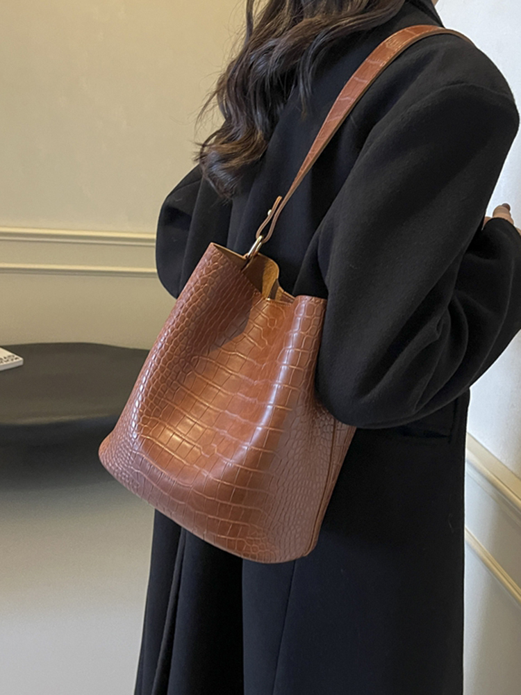 Retro Niche Design Shoulder Crossbody Bucket Bag for Women - High-End Mother-Daughter Style, 2025 Trendy Fashion Accessory Retro Niche Design Shoulder Crossbody Bucket Bag for Women - High-End Mother-Daughter Style, 2025 Trendy Fashion Accessory