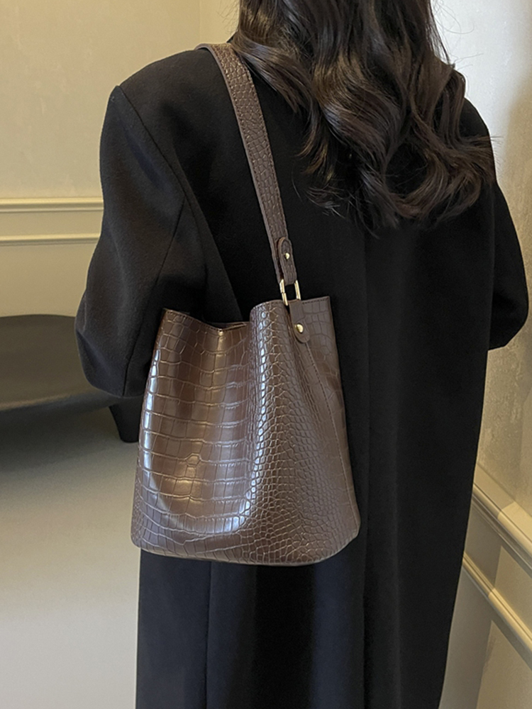 Retro Niche Design Shoulder Crossbody Bucket Bag for Women - High-End Mother-Daughter Style, 2025 Trendy Fashion Accessory Retro Niche Design Shoulder Crossbody Bucket Bag for Women - High-End Mother-Daughter Style, 2025 Trendy Fashion Accessory