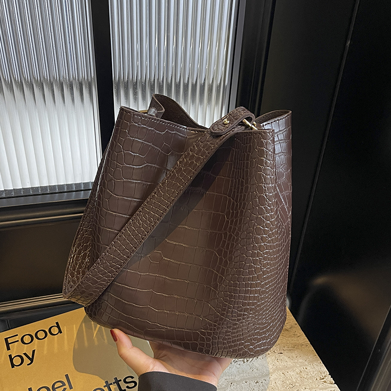 Retro Niche Design Shoulder Crossbody Bucket Bag for Women - High-End Mother-Daughter Style, 2025 Trendy Fashion Accessory Retro Niche Design Shoulder Crossbody Bucket Bag for Women - High-End Mother-Daughter Style, 2025 Trendy Fashion Accessory