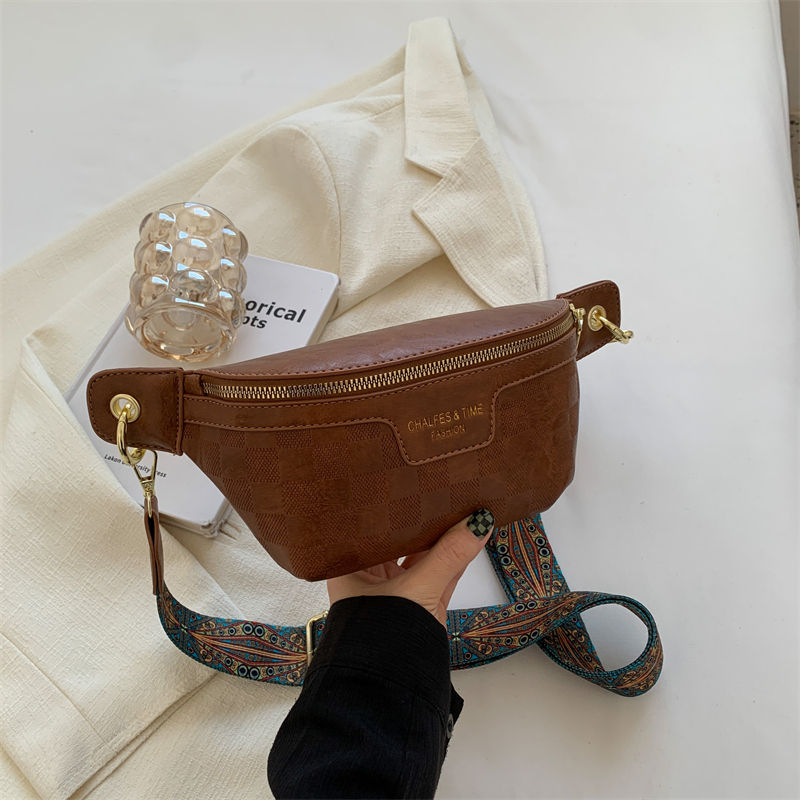 Retro Niche Design Women's Crossbody Bag - Versatile Small Chest & Waist Bag for Spring Summer 2025 Fashion Retro Niche Design Women's Crossbody Bag - Versatile Small Chest & Waist Bag for Spring Summer 2025 Fashion