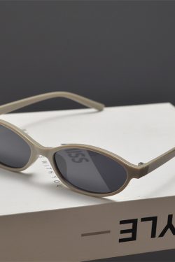 Retro Oval Narrow-Frame Sunglasses for Men and Women - Trendy Small Face Fit, Hip-Hop and Street Style, Ideal for Parties and Runway