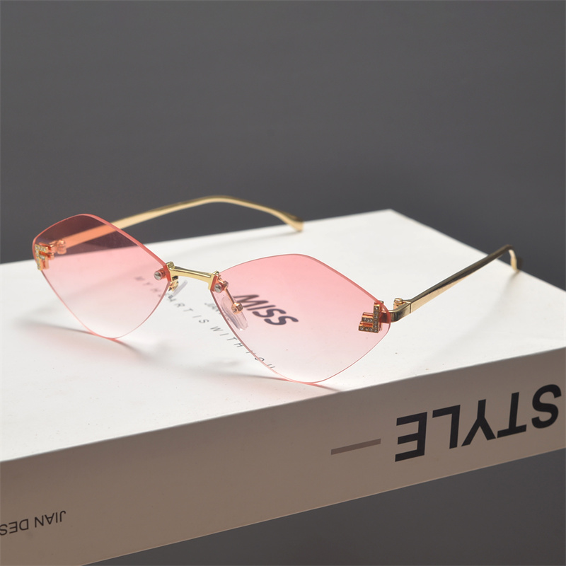 Retro Polygonal Diamond-Shaped Sunglasses for Women - Frameless Cut-Edge, Small Face Flattering, Trendy High-End Fashion Eyewear Retro Polygonal Diamond-Shaped Sunglasses for Women - Frameless Cut-Edge, Small Face Flattering, Trendy High-End Fashion Eyewear