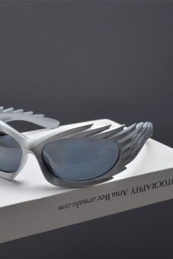 Retro Punk Asymmetric Winged Sunglasses for Men and Women - Trendy Street Style Eyewear for Millennial Fashion