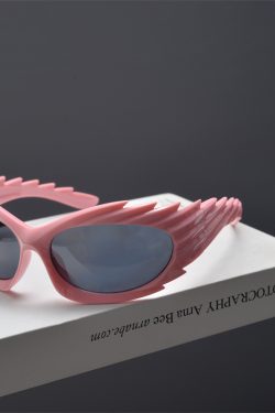 Retro Punk Asymmetric Winged Sunglasses for Men and Women - Trendy Street Style Eyewear for Millennial Fashion