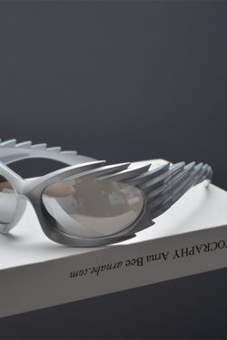 Retro Punk Asymmetric Winged Sunglasses for Men and Women - Trendy Street Style Eyewear for Millennial Fashion