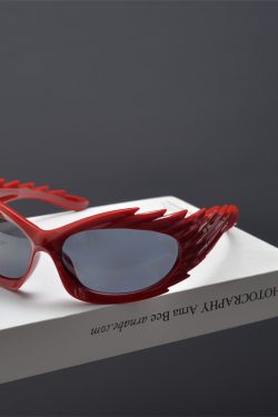 Retro Punk Asymmetric Winged Sunglasses for Men and Women - Trendy Street Style Eyewear for Millennial Fashion