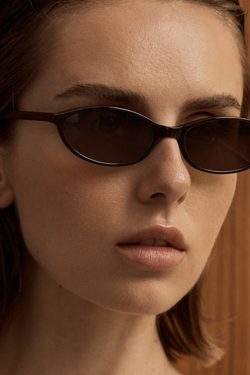 Retro Punk Style Ultra-Small Oval Sunglasses for Men and Women - Trendy Slimming Hip-Hop Sunglasses for Small Faces