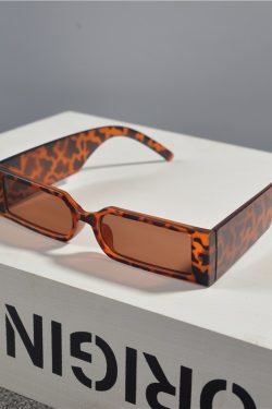 Retro Rectangular Narrow-Frame Sunglasses for Men and Women - Trendy Hip-Hop Street Style, Disco-Inspired Fashion Eyewear
