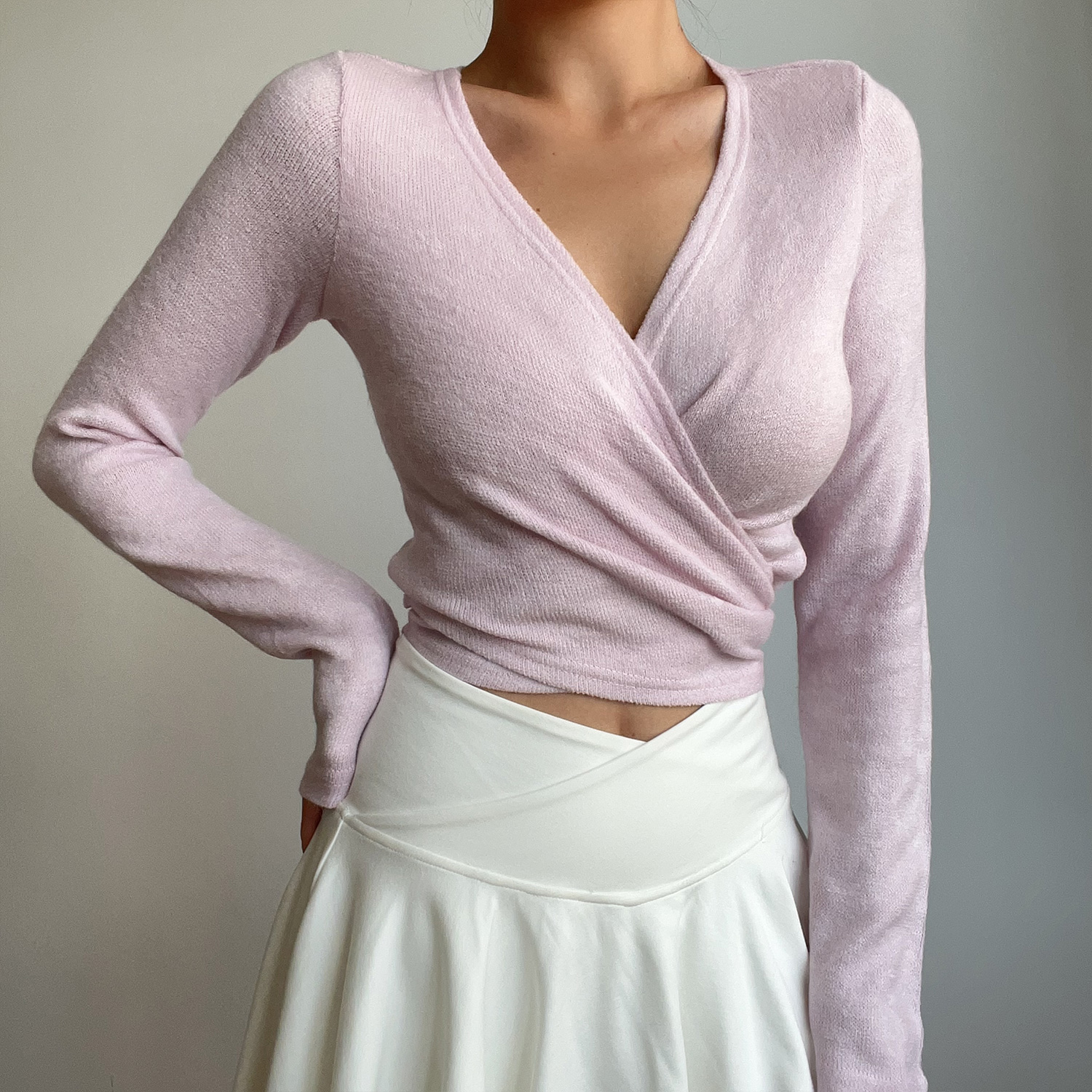 Retro Sexy V-Neck One-Piece Tie High-Waisted Short Slim-Fit Long Sleeve Knit Top for Y2K and 90s Fashion Lovers Retro Sexy V-Neck One-Piece Tie High-Waisted Short Slim-Fit Long Sleeve Knit Top for Y2K and 90s Fashion Lovers