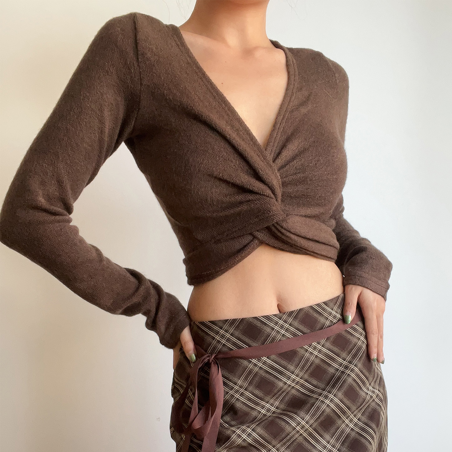 Retro Sexy V-Neck One-Piece Tie High-Waisted Short Slim-Fit Long Sleeve Knit Top for Y2K and 90s Fashion Lovers Retro Sexy V-Neck One-Piece Tie High-Waisted Short Slim-Fit Long Sleeve Knit Top for Y2K and 90s Fashion Lovers