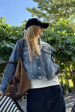 Retro Slim-Fit Denim Jacket for Women - American Style with Lapel, Versatile Splicing, Perfect for Autumn Fashion