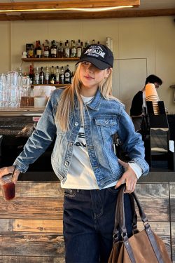 Retro Slim-Fit Denim Jacket for Women - American Style with Lapel, Versatile Splicing, Perfect for Autumn Fashion