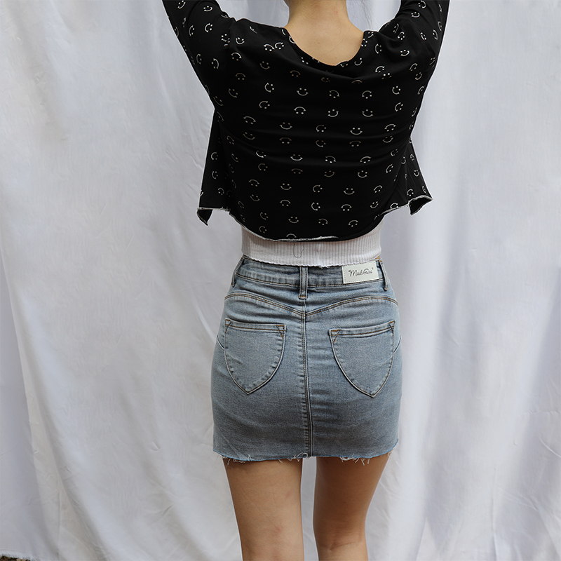 Retro Smiley Face Print Long Sleeve Cardigan T-Shirt Top with Round Neck, High Waist, and Short Hem – Cute Y2K Style Fashion Retro Smiley Face Print Long Sleeve Cardigan T-Shirt Top with Round Neck, High Waist, and Short Hem – Cute Y2K Style Fashion