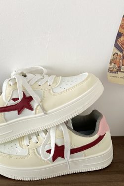 Retro Thick-Soled Star Sneakers for Women - Casual White Sports Shoes, 2025 Spring Style, Versatile Trendy Footwear