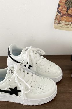 Retro Thick-Soled Star Sneakers for Women - Casual White Sports Shoes, 2025 Spring Style, Versatile Trendy Footwear