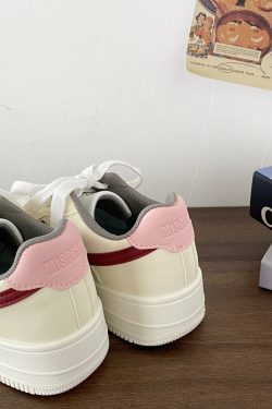 Retro Thick-Soled Star Sneakers for Women - Casual White Sports Shoes, 2025 Spring Style, Versatile Trendy Footwear