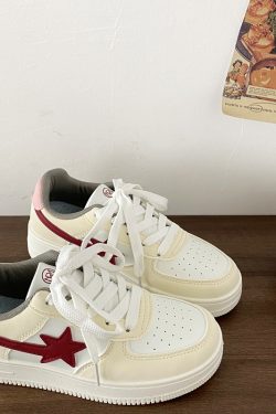 Retro Thick-Soled Star Sneakers for Women - Casual White Sports Shoes, 2025 Spring Style, Versatile Trendy Footwear
