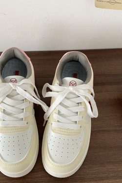 Retro Thick-Soled Star Sneakers for Women - Casual White Sports Shoes, 2025 Spring Style, Versatile Trendy Footwear