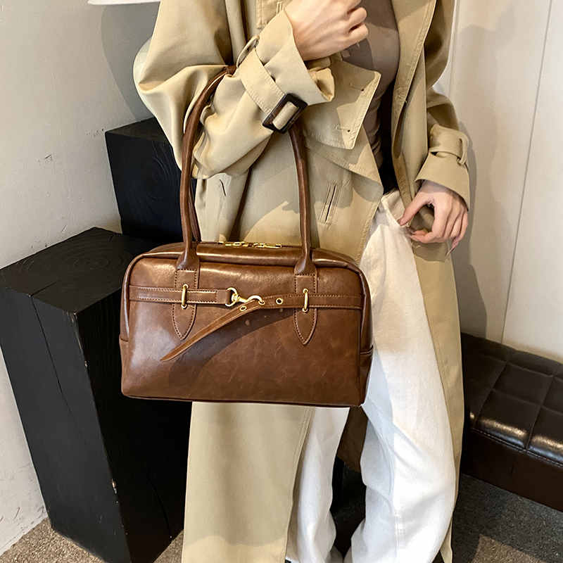 Retro Underarm Bag for Women - 2025 Stylish Handheld Shoulder Tote, Fashionable Pillow Bag for Spring and Summer Commuting Retro Underarm Bag for Women - 2025 Stylish Handheld Shoulder Tote, Fashionable Pillow Bag for Spring and Summer Commuting