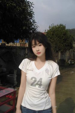 Retro V-Neck Short Sleeve Sports T-Shirt for Women – Slim Fit, Sexy Design, 2025 Summer Fashion, Perfect for Casual and Active Wear