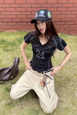 Retro V-Neck Short Sleeve Sports T-Shirt for Women – Slim Fit, Sexy Design, 2025 Summer Fashion, Perfect for Casual and Active Wear