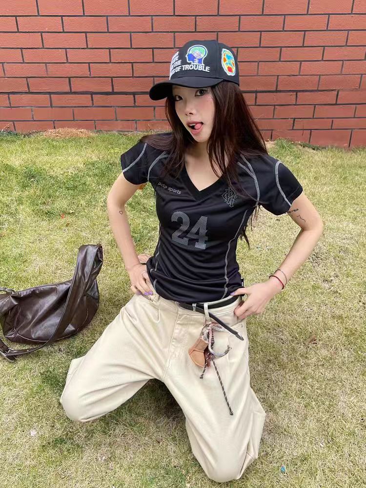 Retro V-Neck Short Sleeve Sports T-Shirt for Women – Slim Fit, Sexy Design, 2025 Summer Fashion, Perfect for Casual and Active Wear Retro V-Neck Short Sleeve Sports T-Shirt for Women – Slim Fit, Sexy Design, 2025 Summer Fashion, Perfect for Casual and Active Wear