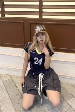 Retro V-Neck Short Sleeve Sports T-Shirt for Women – Slim Fit, Sexy Design, 2025 Summer Fashion, Perfect for Casual and Active Wear