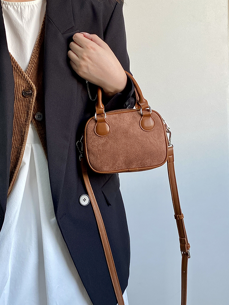 Retro Velvet Pillow Handbag for Women - Spring Summer Shoulder Crossbody Bag - Niche Design 2025 Retro Velvet Pillow Handbag for Women - Spring Summer Shoulder Crossbody Bag - Niche Design 2025