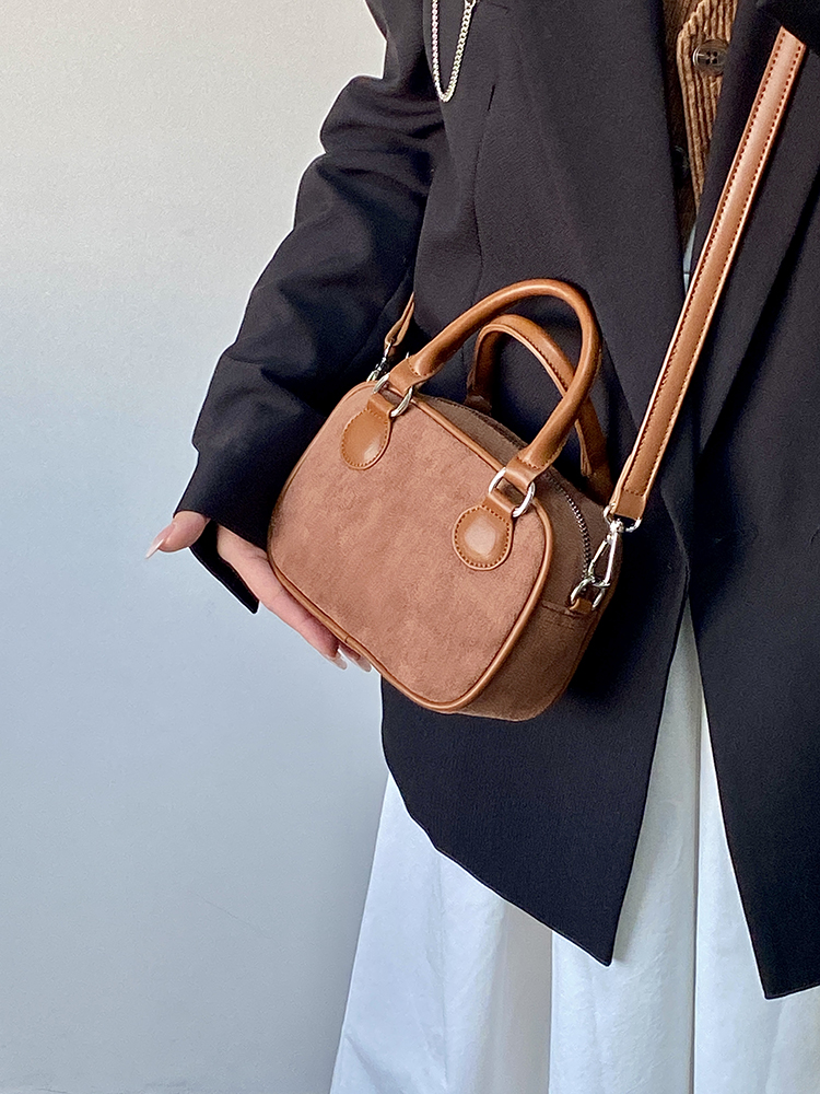 Retro Velvet Pillow Handbag for Women - Spring Summer Shoulder Crossbody Bag - Niche Design 2025 Retro Velvet Pillow Handbag for Women - Spring Summer Shoulder Crossbody Bag - Niche Design 2025