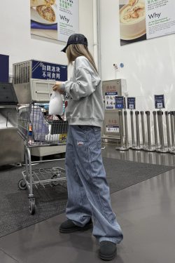 Retro Vertical Striped Jeans for Men and Women - Casual Embroidered Straight-Leg Loose Pants for a Slimming Fit