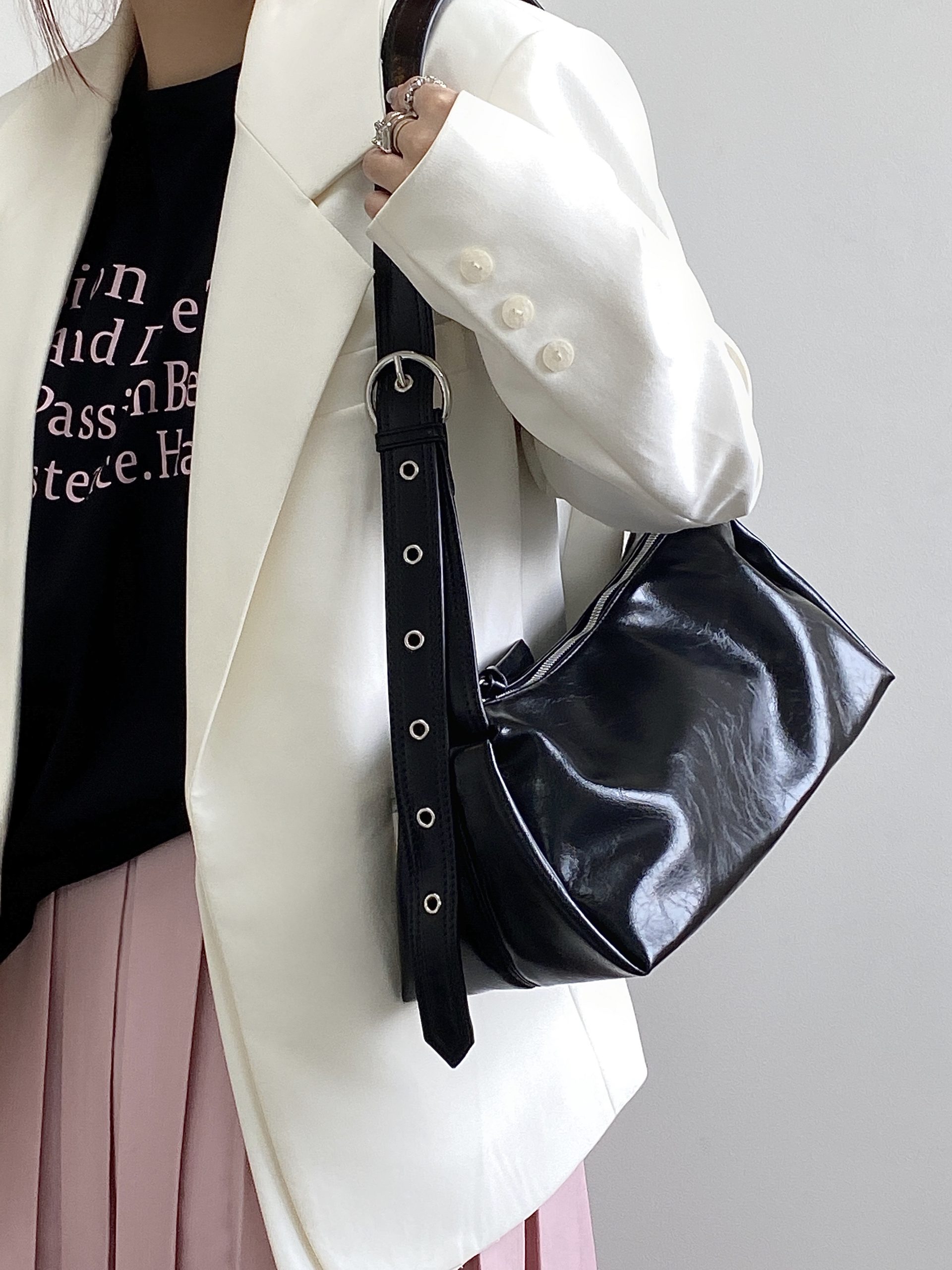 Retro Wide Shoulder Strap Tote Bag for Women - Spring Summer 2025 Cool Crossbody Design Retro Wide Shoulder Strap Tote Bag for Women - Spring Summer 2025 Cool Crossbody Design