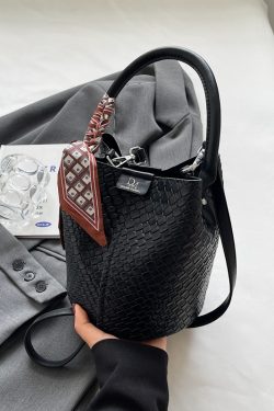 Retro Women's Bucket Bag - 2025 Autumn Style Diamond-Patterned Minimalist Shoulder Handbag