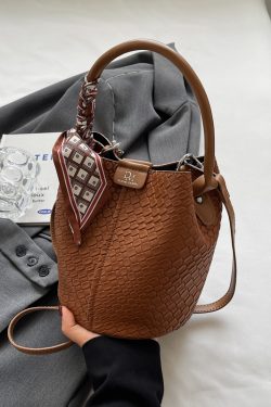 Retro Women's Bucket Bag - 2025 Autumn Style Diamond-Patterned Minimalist Shoulder Handbag