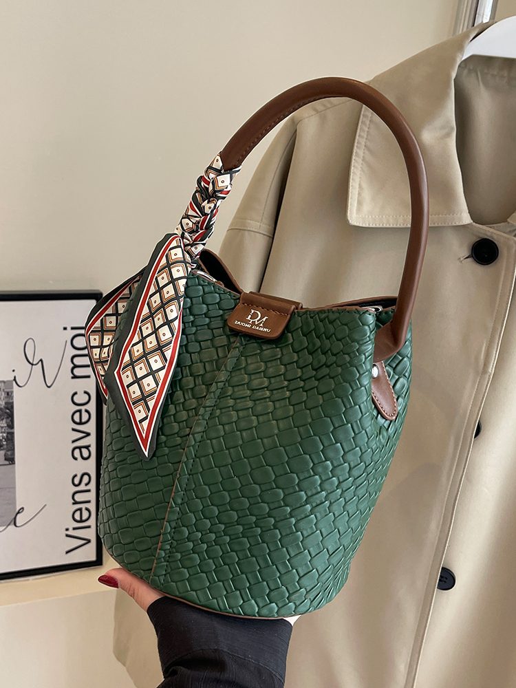 Retro Women's Bucket Bag - 2025 Autumn Style Diamond-Patterned Minimalist Shoulder Handbag Retro Women's Bucket Bag - 2025 Autumn Style Diamond-Patterned Minimalist Shoulder Handbag