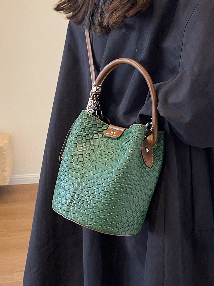 Retro Women's Bucket Bag - 2025 Autumn Style Diamond-Patterned Minimalist Shoulder Handbag Retro Women's Bucket Bag - 2025 Autumn Style Diamond-Patterned Minimalist Shoulder Handbag