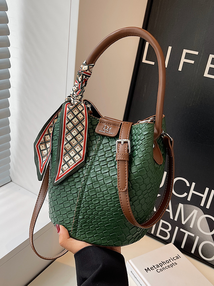 Retro Women's Bucket Bag - 2025 Autumn Style Diamond-Patterned Minimalist Shoulder Handbag Retro Women's Bucket Bag - 2025 Autumn Style Diamond-Patterned Minimalist Shoulder Handbag