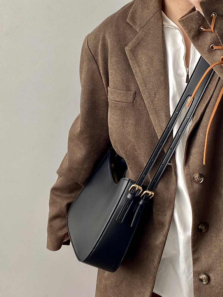 Retro Women's Underarm Saddle Bag - Versatile Crossbody Bag for Spring/Summer 2025, Trendy Niche Design, Chic and Stylish Retro Women's Underarm Saddle Bag - Versatile Crossbody Bag for Spring/Summer 2025, Trendy Niche Design, Chic and Stylish